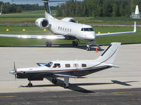 N4372L @ KSBM - taxing out on a sunny afternoon during PGA Tour at KSBM - by steveowen
