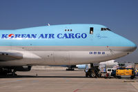 HL7600 @ VIE - Korean Air Cargo - by Chris Jilli
