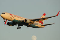 OE-LAE @ VIE - Austrian Airlines - by Roman Reiner