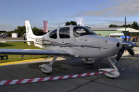 N569SR @ LHKE - SR22G3