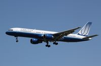 N524UA @ KORD - Boeing 757-200 - by Mark Pasqualino