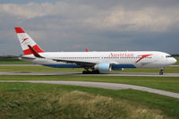 OE-LAE @ LOWW - Austrian Airlines - by Martin Nimmervoll