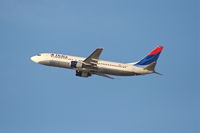N3761R @ KLAX - Delta Airlines Boeing 737-832, 25R departure KLAX. - by Mark Kalfas