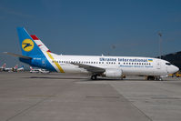 UR-GAO @ LOWW - Ukraine international Boeing 737-400 - by Dietmar Schreiber - VAP