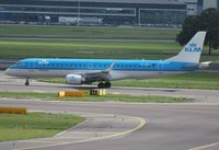 PH-EZH @ EHAM - ERJ190 taxiing for take-off