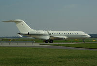 OE-IGS @ LOWW - Triple Alpha BD700 Globalexpress - by Thomas Ranner