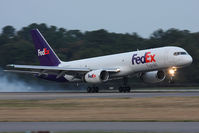 N904FD @ ORF - FedEx N904FD (FLT FDX307) from Memphis Int'l (KMEM) landing RWY 23 late in the day. - by Dean Heald
