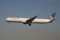 N59053 @ EBBR - Arrival of flight CO060 to RWY 25L