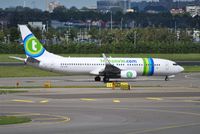 PH-HZW @ EHAM - Transavia taxiing in after arrival - by Robert Kearney