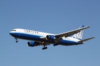 N646UA @ KORD - Boeing 767-300 - by Mark Pasqualino