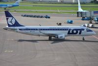 SP-LIK @ EHAM - LOT rolling onto stand
