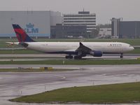 N811NW @ AMS - Ready for take off from the  Kaagbaan of Amsterdam airport - by Willem Goebel