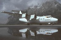 OE-LLU @ LOWI - Tyrolean Dash 7 - reflection
