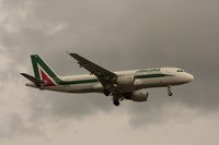 EI-DTB @ EGLL - Taken at Heathrow Airport, June 2010 - by Steve Staunton