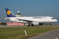 D-AKNG @ LHBP - Lufthansa Italia Airbus 319 - by Dietmar Schreiber - VAP