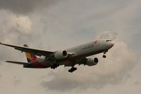 HL7500 @ EGLL - Taken at Heathrow Airport, June 2010 - by Steve Staunton