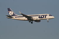 SP-LDE @ EBBR - Arrival of flight LO235 to RWY 02 - by Daniel Vanderauwera
