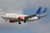 LN-RNU @ EGLL - Scandinavian Airlines 737-700 - by Andy Graf-VAP