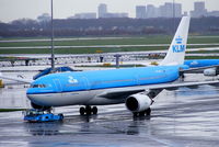 PH-AOI @ EHAM - KLM Royal Dutch Airlines - by Chris Hall