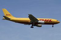 EI-OZC @ EDDF - on final RW07R