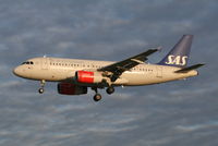 OY-KBP @ EBBR - Arrival of flight SK593 to RWY 25L - by Daniel Vanderauwera