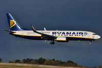EI-EBB @ EIDW - Ryanair on short finals - by Robert Kearney