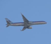 N189AN @ LAX - On final to runway 15 - by Helicopterfriend