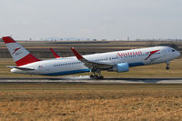 OE-LAY @ VIE - Austrian Airlines