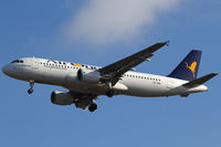 EI-DSW @ VIE - Air One