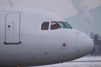 G-EZIS @ LOWS - .
