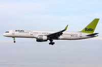 YL-BDB @ EDDM - MUC - by Peter Pabel