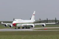 A4O-OMN @ LOWW - Oman Government Boeing 747-400