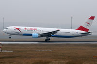OE-LAT @ VIE - AUA