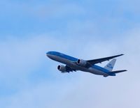 PH-BQK @ KJFK - KLM Flying to New York/JFK at about 3000 feet ove Long Island, Carle Place - by gbmax