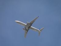 N73406 @ LAX - On final to runway 24 passing over the City of Bell - by Helicopterfriend