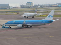 PH-BCA @ EHAM - Klm latest 737ng - by ghans