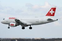 HB-IPR @ VIE - Swiss - by Chris Jilli