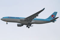 HL8227 @ VIE - Korean Air