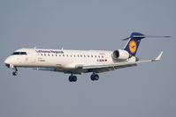 D-ACPB @ LOWW - Lufthansa CRJ700