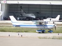 N6400Q @ SEE - Taxiing to runway 27L - by Helicopterfriend