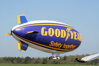 G-HLEL @ LFFQ - Landing of blimp Safety 2 8 to 17 April for flights over région of Paris, France
Pilot Mark FINNEY - by Thierry DETABLE