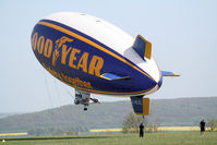 G-HLEL @ LFFQ - Take-off of blimp Safety 2 8 to 17 April for flights over région of Paris, France
Pilot Mark FINNEY - by Thierry DETABLE