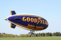 G-HLEL @ LFFQ - blimp Safety 2 8 to 17 April for flights over région of Paris, France
Pilot Mark FINNEY - by Thierry DETABLE