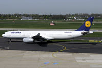 D-AIKG @ EDDL - rolling toward departure