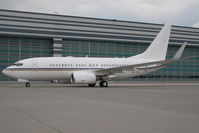 A6-RJX @ LOWW - Royal Jet Boeing 737-700