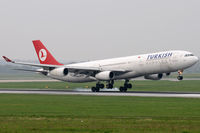 TC-JDM @ VIE - Turkish Airlines - by Chris Jilli