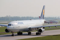 D-AIGU @ EDDM - Lufthansa A343 - by Johannes Winkler