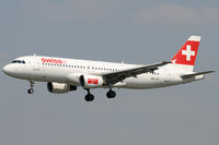 HB-IJH @ VIE - Swiss