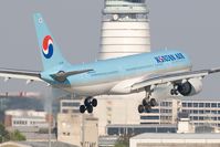 HL7538 @ LOWW - Korean Air A330-200