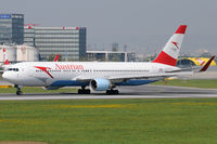 OE-LAZ @ VIE - Austrian Airlines